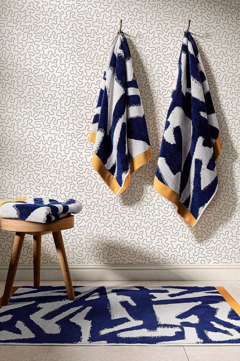 Harlequin Thicket Floral Cotton Hand Towel in Blue and Yellow – 3