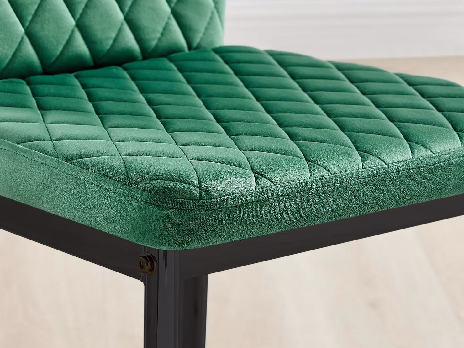 FurnitureboxUK Set of 4 Milan High Back Diamond Pattern Velvet Dining Chairs in Green with Black Metal Legs – 4