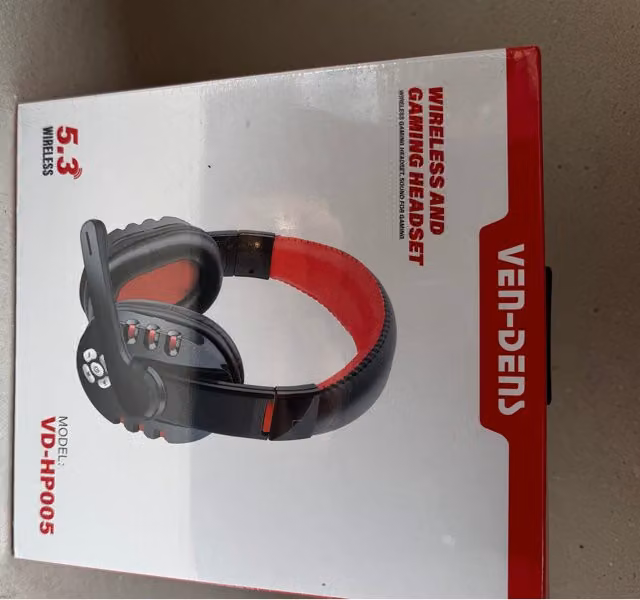 Ven Dens Wireless Gaming Headset in Red and Black
