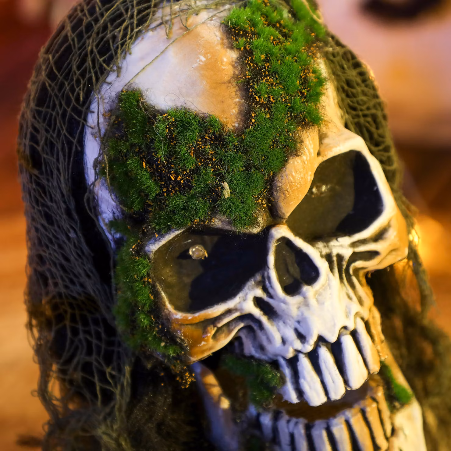 Outsunny Halloween Animated Half-Body Skeleton with Glowing LED Eyes, Battery Operated Tabletop Decoration – 4