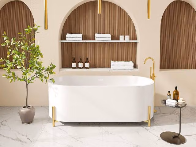 Vente-unique White Oval Acrylic Freestanding Island Bath with Gold Feet, W/D/H: 230 x 73.5 x 59 cm