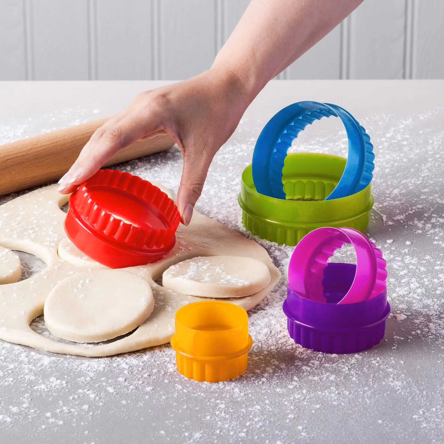 Zeal Round Plastic Cookie Cutters in Multicolour – 2