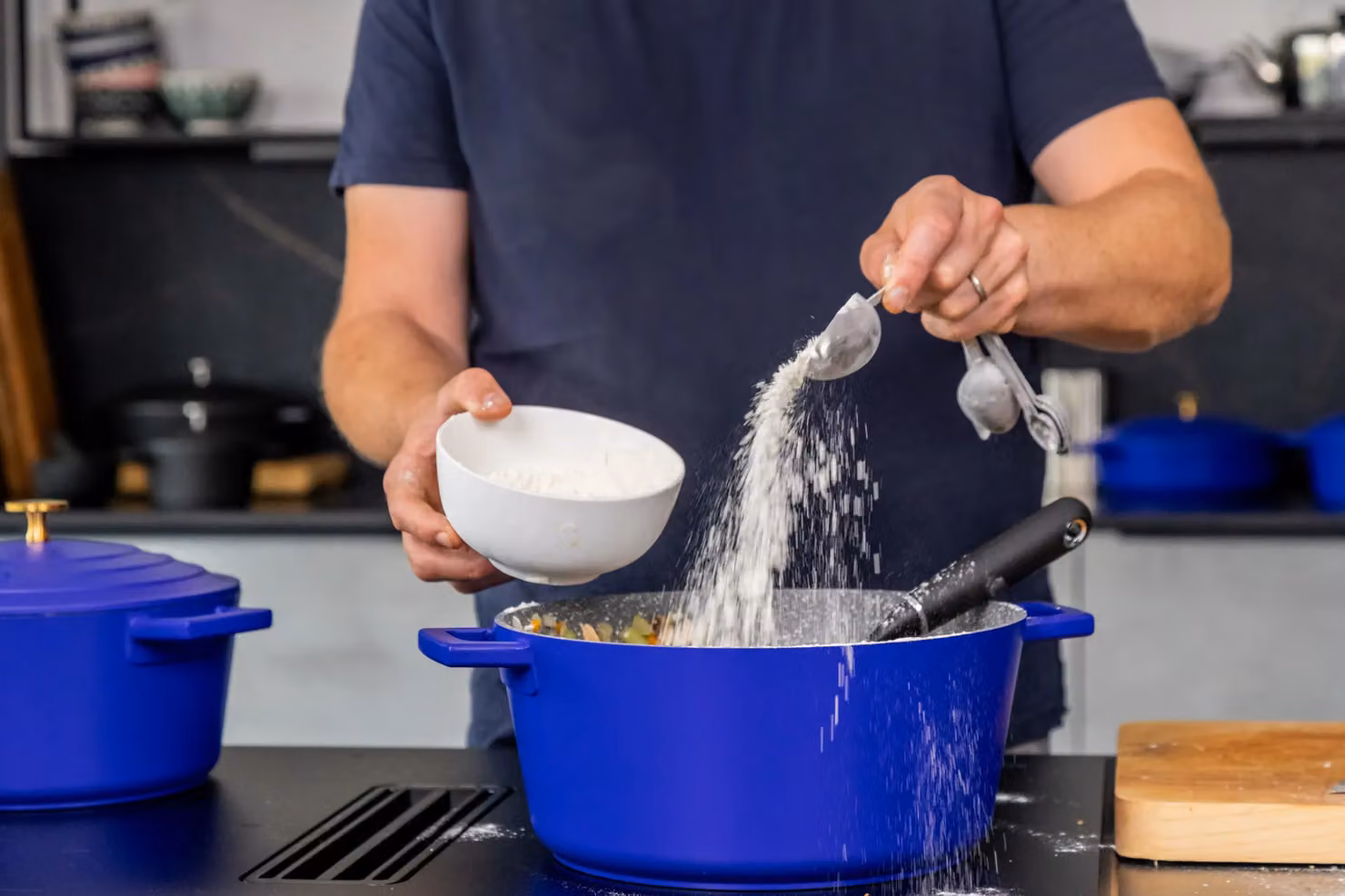MasterClass Cast Aluminium Electric Blue Casserole Dish, 28cm – 4