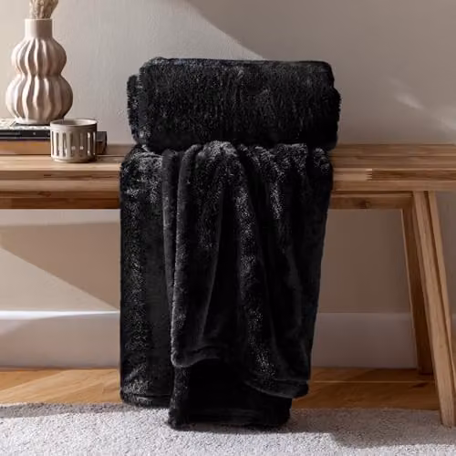 Riva Home Kallu Reversible Double-Sided Faux Fur Throw in Black, W/D/H: 130 x 180 cm – 2