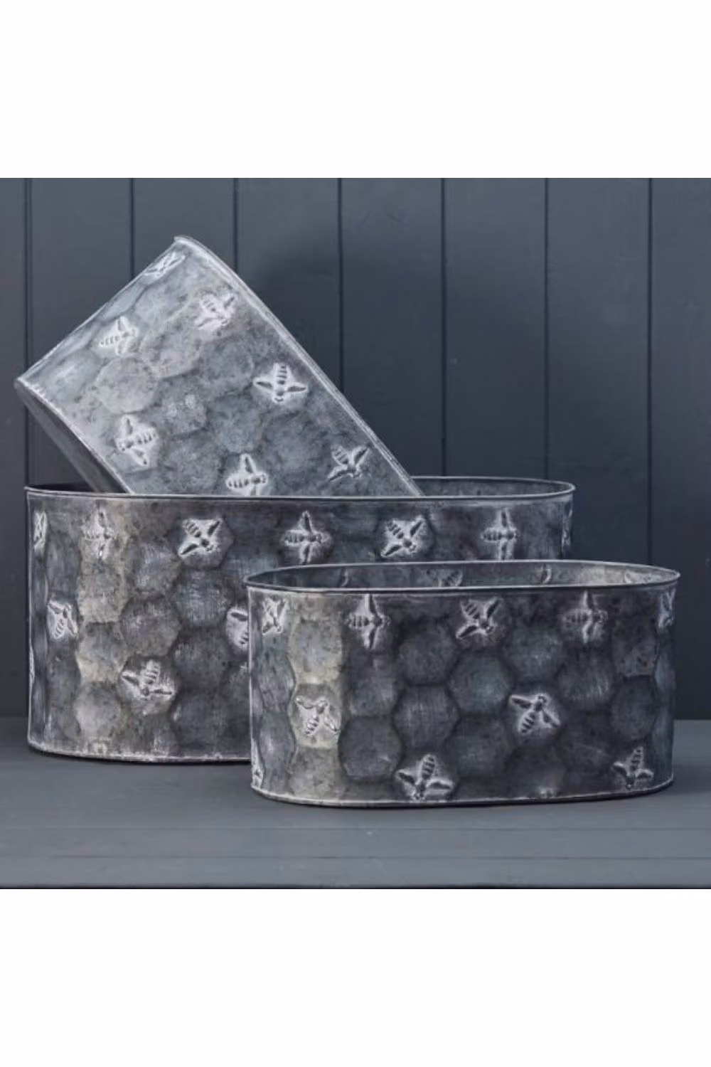 KDMD Set of Three Oval Bee Zinc Planters in Grey – 2