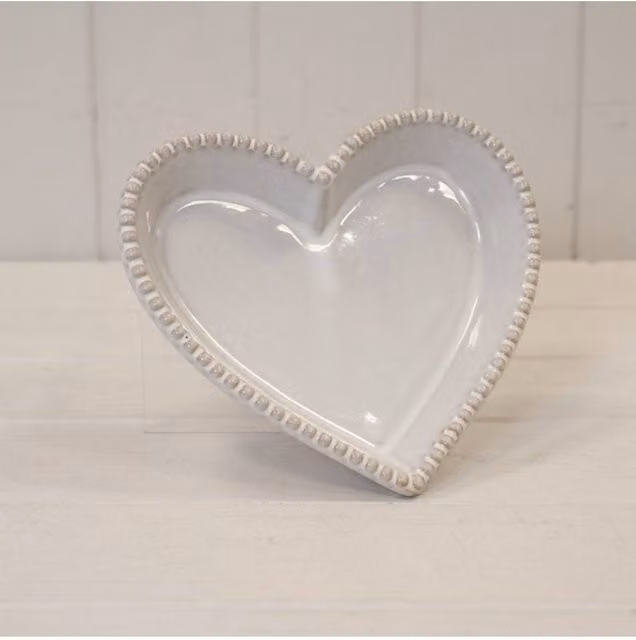 KDMD Natural Ceramic Heart Shaped Plate with Bobble Rim in Beige and White, Large