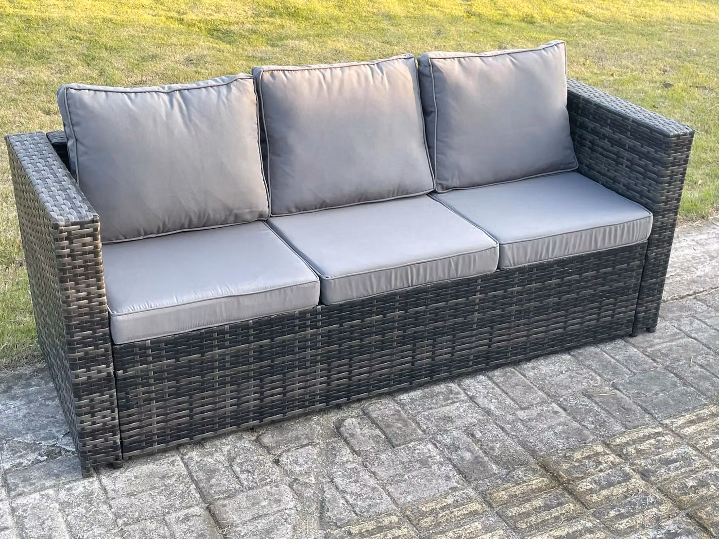 Fimous 8 Seater Rattan Garden Furniture Set in Grey with Outdoor Sofa, Coffee Table and Ottomans – 2