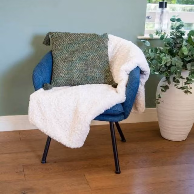 Madison & Mayfair Cream Faux Fur Throw, W/D/H: 170 x 140 x 140 cm – 1