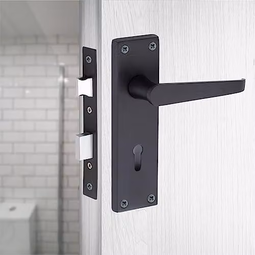 Golden Grace Victorian Straight Lever Lock Door Handle and Key Set in Gold and Black Zinc – 4