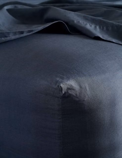 Bedfolk Pure Cotton Relaxed Fitted Sheet Blue W/D/H: 90 x 190 cm