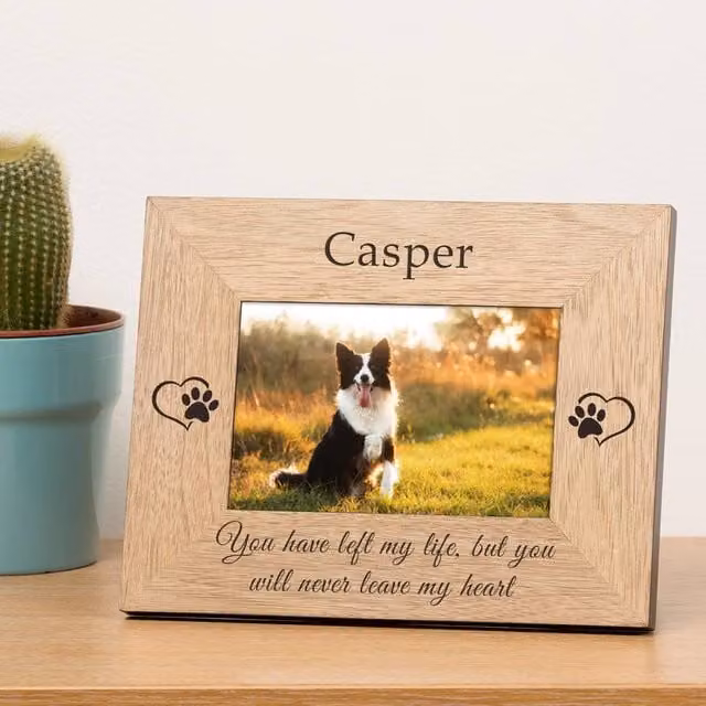 Uniqueful Personalised Never Leave My Heart Pet Memory Wood Picture Frame, Brown, W/H: 17.8 x 12.7 cm