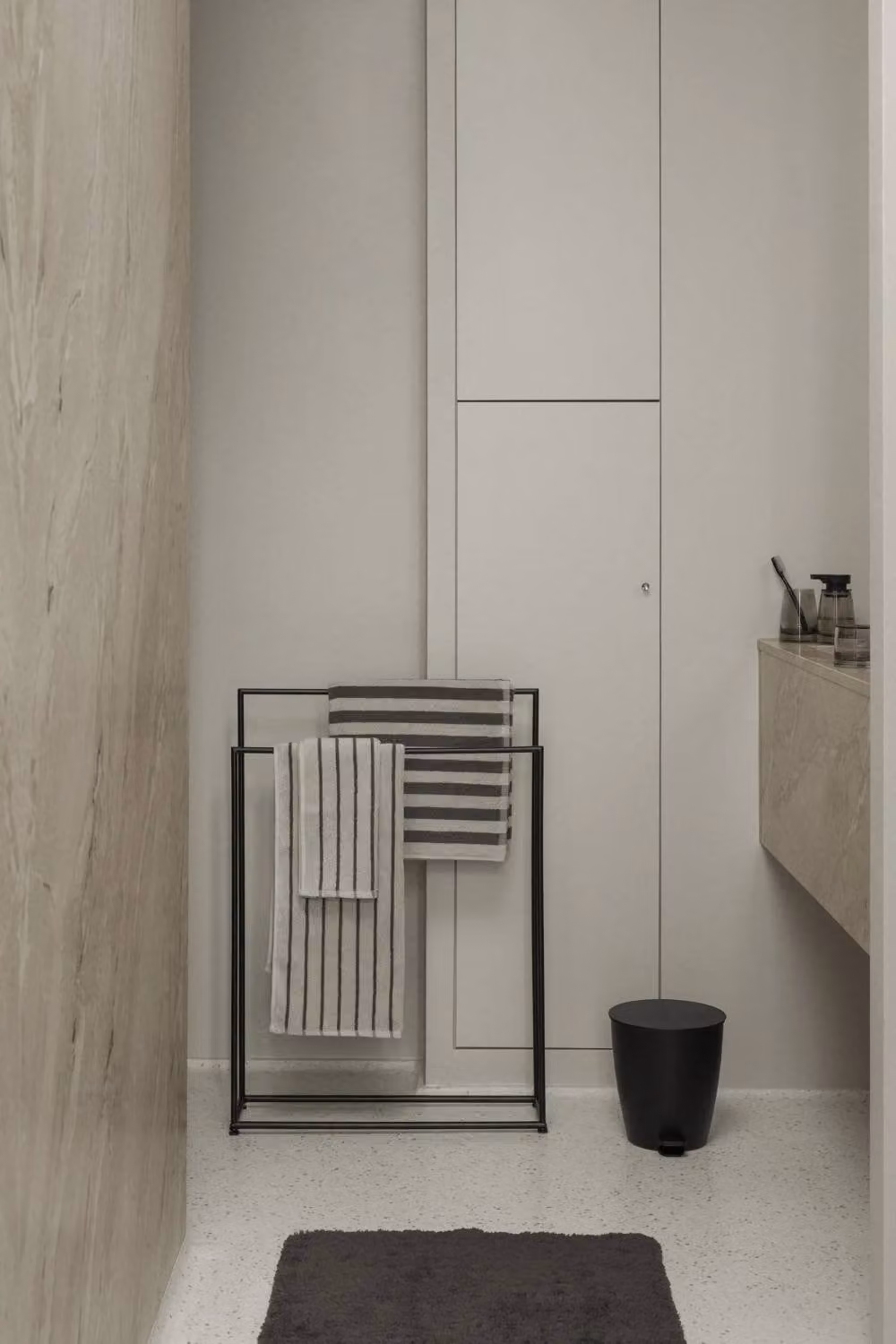 Blomus ARTO Striped Cotton Bath Towel in Off-White, W: 70 cm x H: 140 cm
