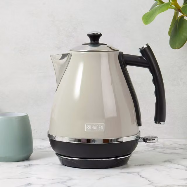 Haden Cotswold Kettle in Beige and Grey