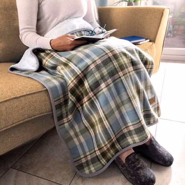 mysmartbuy Fluffy Green and Multicolour Checked Fleece Lap Blanket for Adults – 1