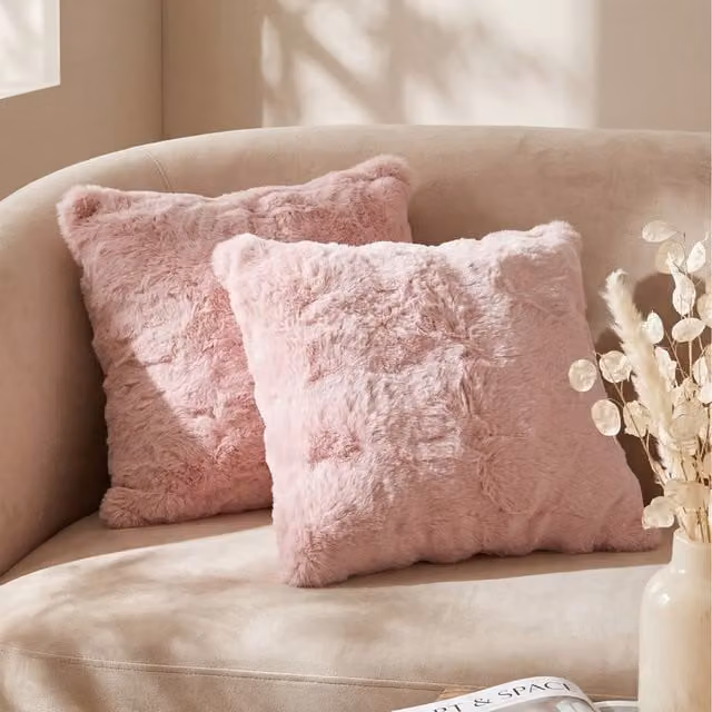 Livingandhome Plain Pink Plush Square Throw Pillow Cover, W/D/H: 45 x 45 x 1 cm