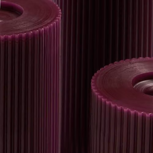 OHS Set of 3 Ribbed Flickering LED Battery Operated Flameless Pillar Candles in Red or Purple, H: 10.0 cm, W: 7.5 cm, D: 7.5 cm – 4