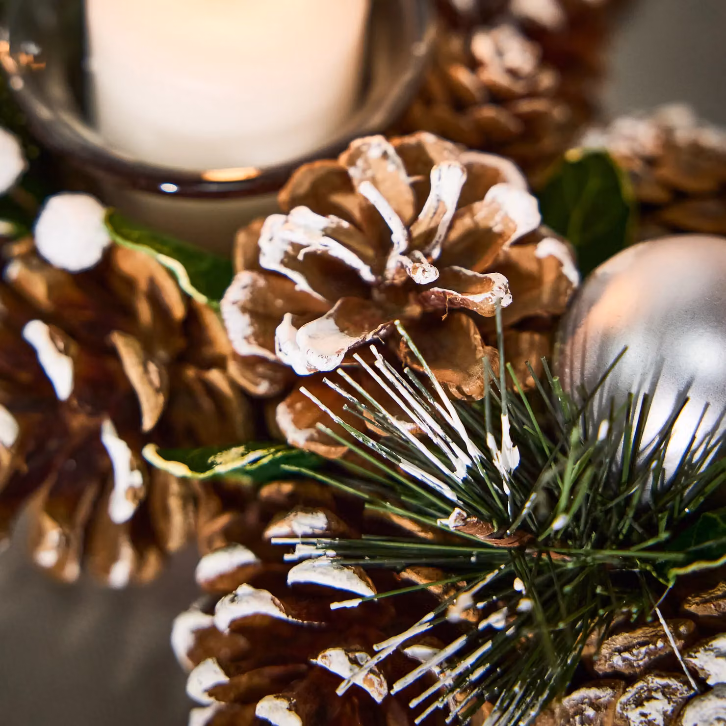 Dibor Silver Round Table Centrepiece Christmas Tealight Candle Holder in White, Diameter: 30 cm – 5