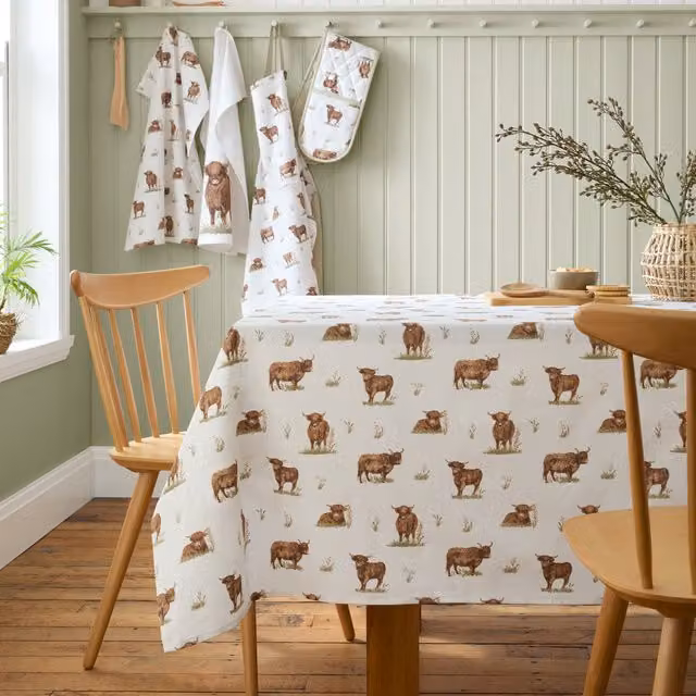 Catherine Lansfield Angus Highland Cow Cotton Tablecloth, Beige and Multicolour, W: 137 cm, L: 178 cm