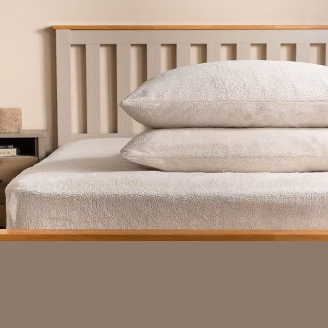 Brentfords Pack of 2 White Teddy Fleece Pillowcases, W: 50 cm, H: 75 cm
