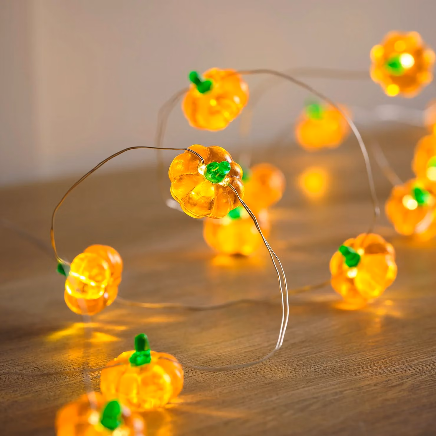 Lights4fun 20 Pumpkin LED Micro String Lights in Warm White and Orange for Halloween and Autumn