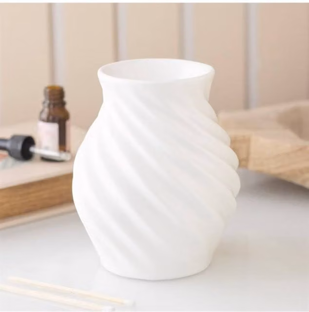 KDMD Spiral Swirl Ceramic Oil Burner and Wax Warmer in White