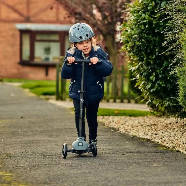 Ride-ezy Kick Thunder Cloud Scooter in Grey with Height Adjustment, Light, Sound and Brake