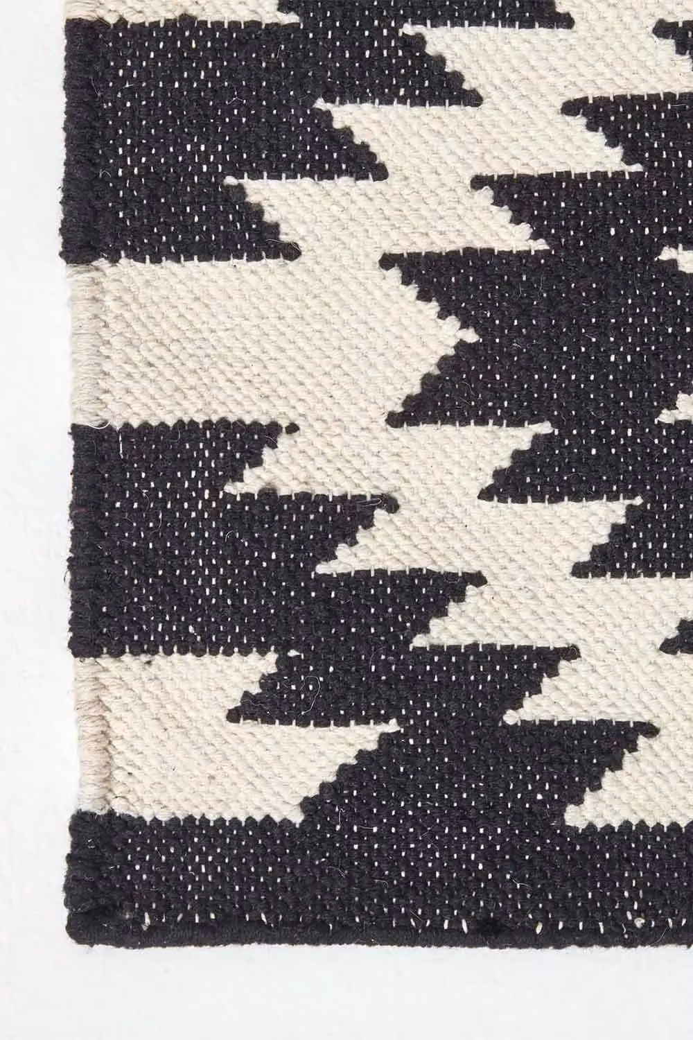 Homescapes Zurich Handwoven Cotton Pattern Kilim Hall Runner in Black and White, W: 66 cm, L: 200 cm – 3