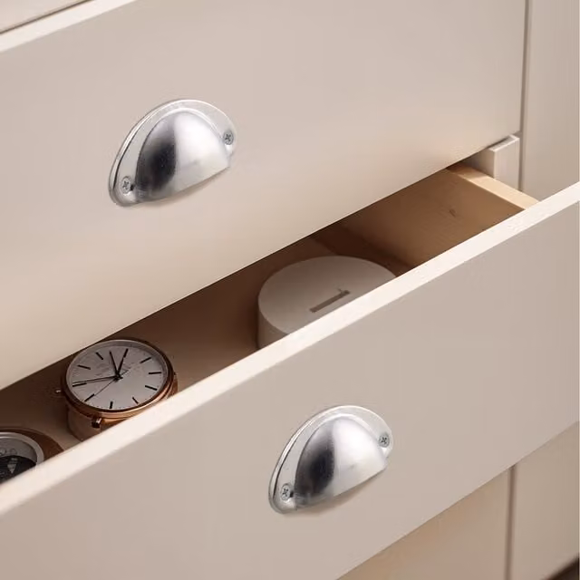 Livingandhome Set of 2 Polished Silver Shell Cup Furniture Handles