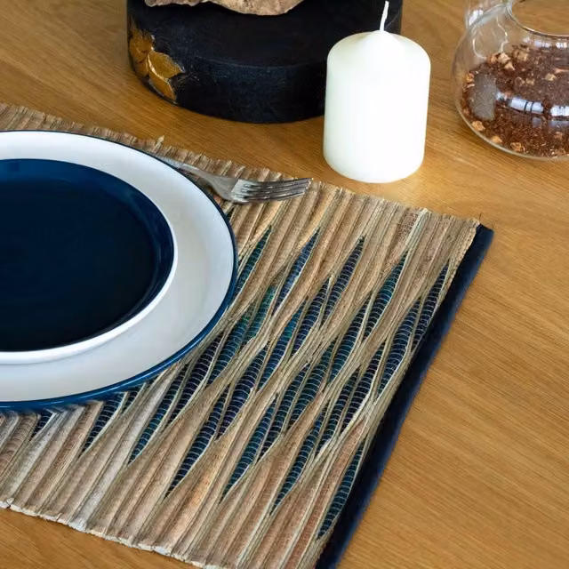 KDMK Handcrafted Water Hyacinth Graphic Placemat in Blue