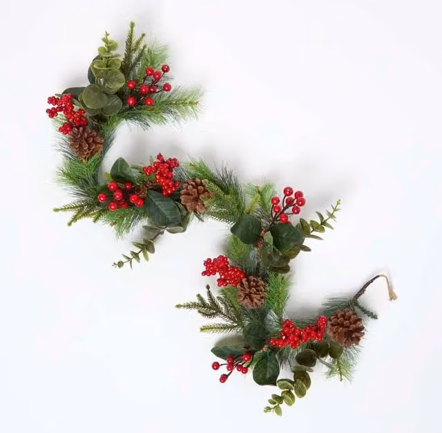Homescapes Artificial Winter Woodland and Eucalyptus Floral Garland in Green and Red, 110 cm