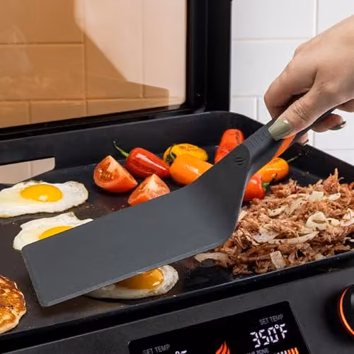 Blackstone Set of 4 Heat Resistant Nylon Cooking Utensils for Electric Griddles in Black and Orange – 3
