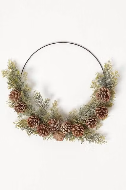 Homescapes Modern Round Metal Christmas Wreath with Green Leaves and Pinecones, Diameter: 35 cm