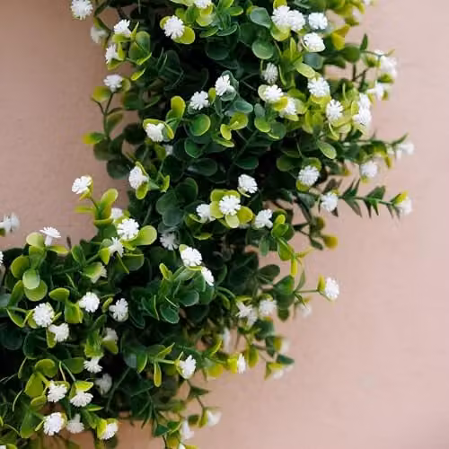 Primrose Gypsophila Baby's Breath Artificial Flower Wreath in Green and White with Hanging Loop, Diameter: 45 cm – 3