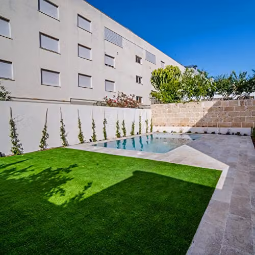 WALPLUS Artificial Grass Roll, Green, 20mm Pile, UV Resistant and Self Draining Pet Friendly Turf Mat – 4