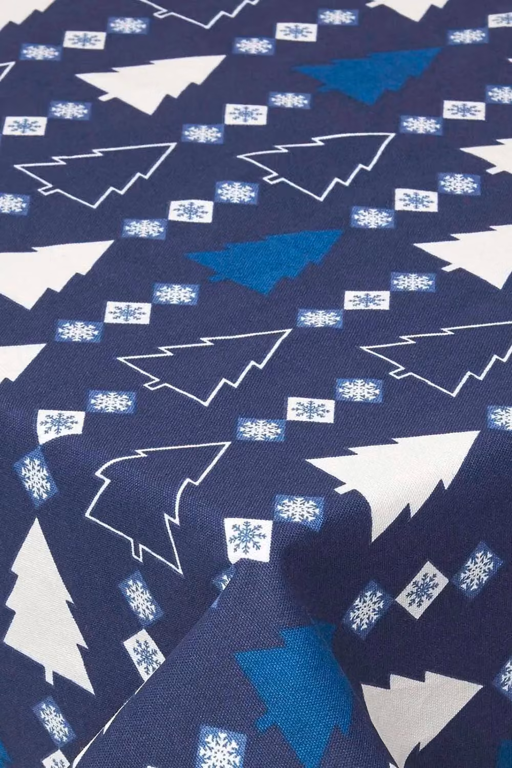 Homescapes Winterland Cotton Christmas Tablecloth in Blue, White and Silver, W/D/H: 178 x 305 cm – 3