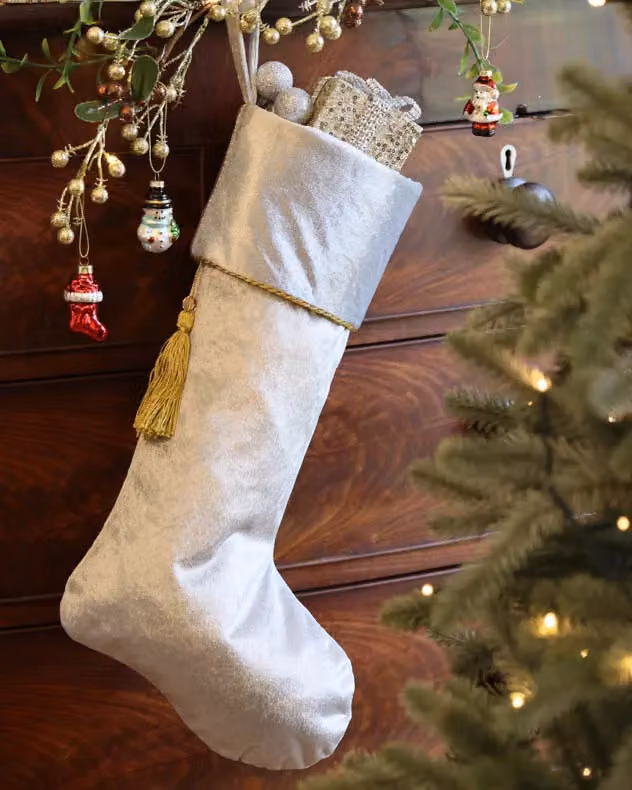 Dibor Set of 4 Kensington Velvet Christmas Stockings in Green and Gold – 2