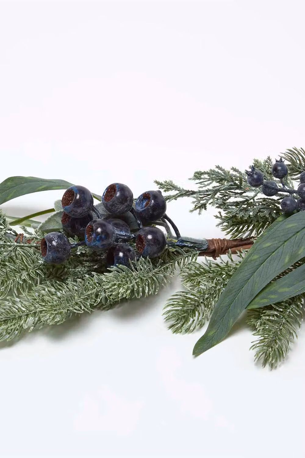 HOMESCAPES Artificial Blueberry Floral Garland in Green and Blue, 150 cm Hanging Foliage for Christmas and Party Decoration – 4