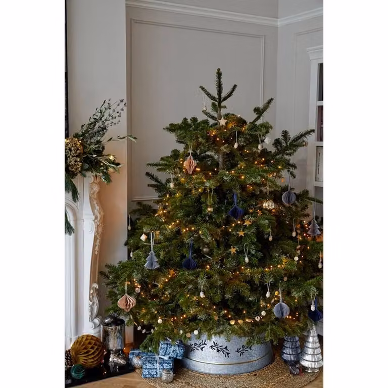 Lemon Pavilion Mistletoe Tree Skirt, Galvanised Iron in Grey, W67 x D25 x H67 cm