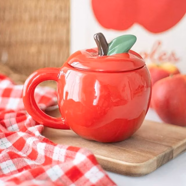 Uniqueful Apple Shaped Ceramic Lidded Mug in Red, 550ml