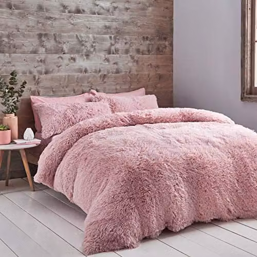 Catherine Lansfield Cuddly Faux Fur Reversible Duvet Set and Pillowcase in Pink, Super King (200 x 200 cm)