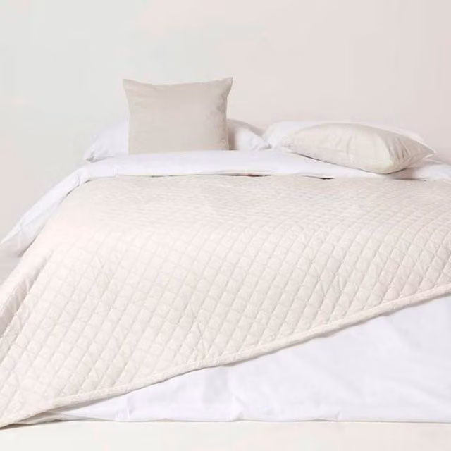 Homescapes Diamond Quilted Velvet Bed Throw - Cream, W/D/H: 200 x 150 x 150 cm