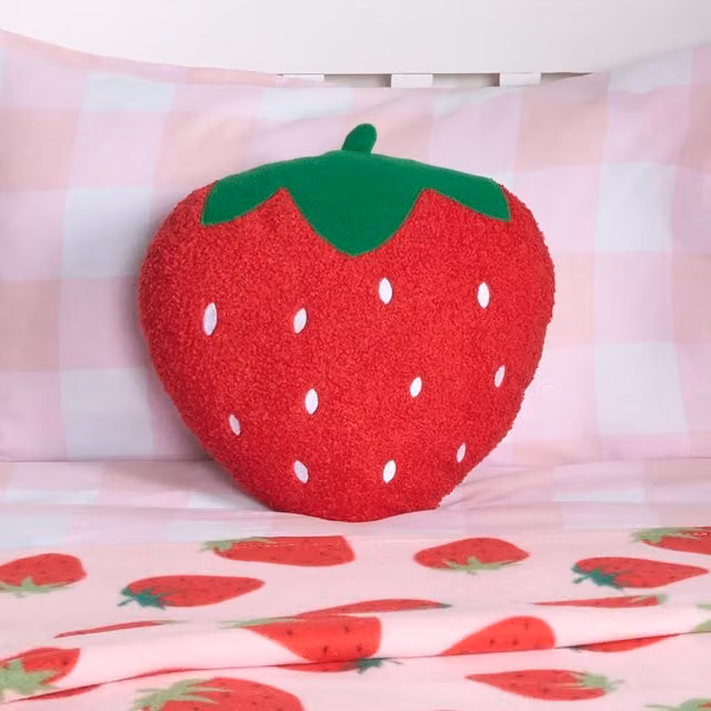 OHS Strawberry Shaped Decorative Plush Scatter Cushion in Red, W/H: 35 x 40 cm
