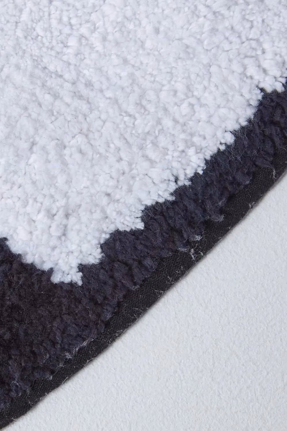 Homescapes Cotton Tufted Football Round Childrens Rug in White and Black, Diameter: 120 cm – 2