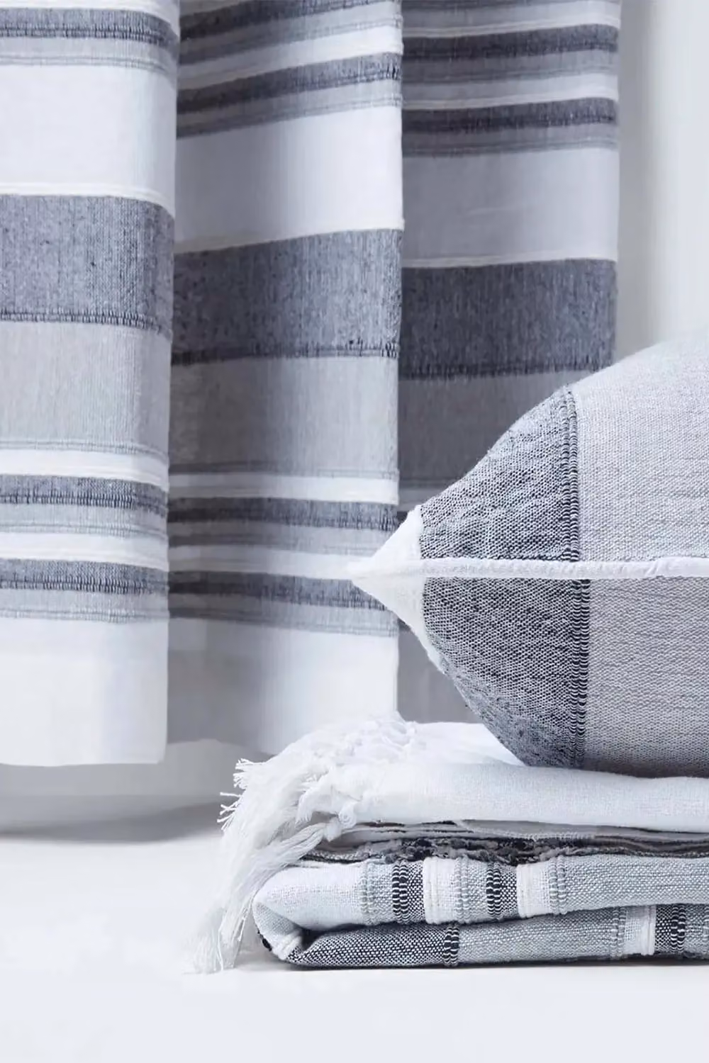 Homescapes Cotton Morocco Striped Eyelet Curtain Pair in Grey, Width: 167 cm, Drop: 228 cm – 3