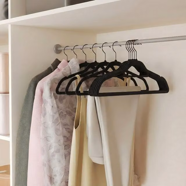 SONGMICS Non-slip Velvet Clothes Hangers with Tie Bar and Swivel Hook, Black, Pack of 50