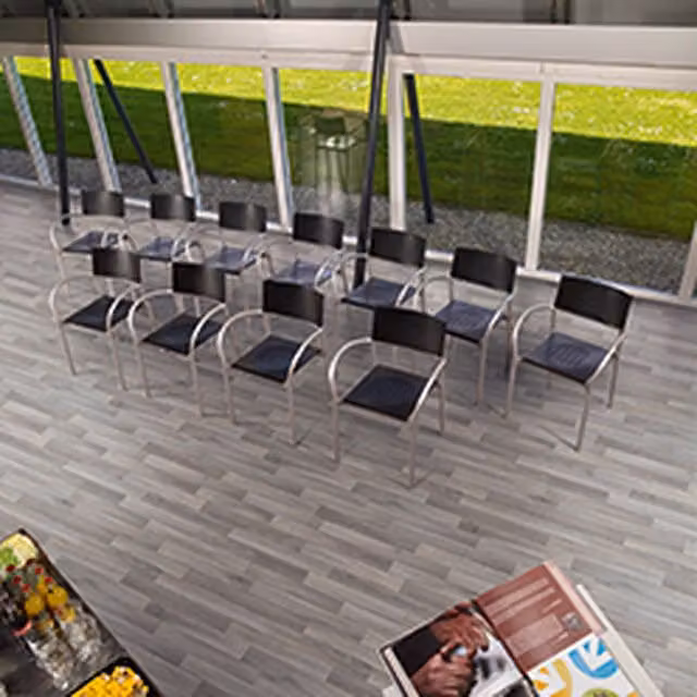 Vinyl Flooring UK Grey Wood Effect Cushion Backed Vinyl Flooring, W: 300 cm, D: 200 cm