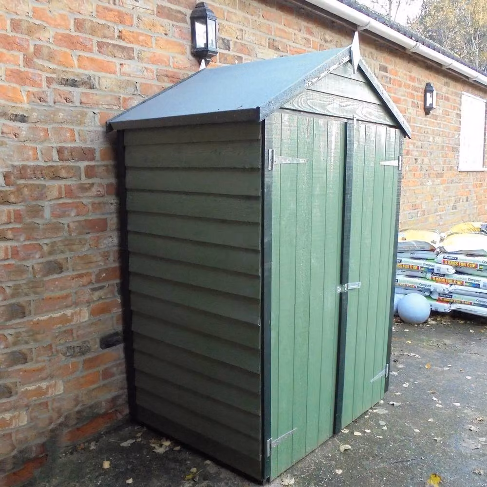 Shires Brown Dip Treated Apex Overlap Wooden Shed with Double Doors and 3 Corner Shelves W/D/H: 121.9 x 59.4 x 194.3 cm – 1