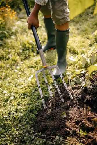 Fiskars Ergonomic Angled Garden Spade Fork in Grey and Black, Length: 132 cm – 5