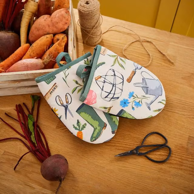 Ulster Weavers Time to Grow Non-Slip Cotton Microwave Mitts in Green, Beige and Multicolour