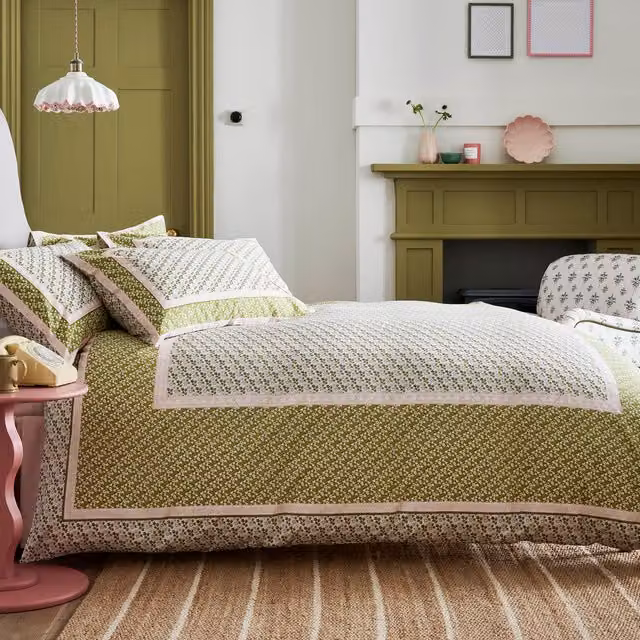 Cath Kidston Scarf Floral Cotton Duvet Cover and Pillowcase Set in Green and Pink